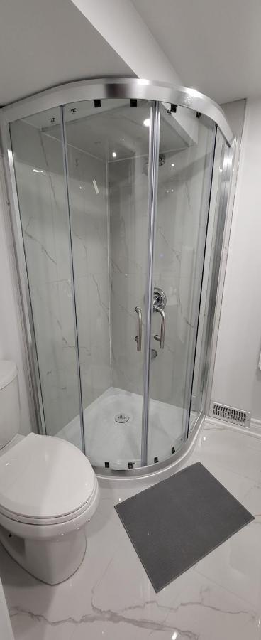 Queen Bedroom With Private Washroom Near 401, 404, Dvp, Markham, North York, Free Parking Торонто Екстериор снимка