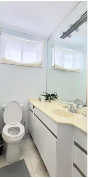 Queen Bedroom With Private Washroom Near 401, 404, Dvp, Markham, North York, Free Parking Торонто Екстериор снимка